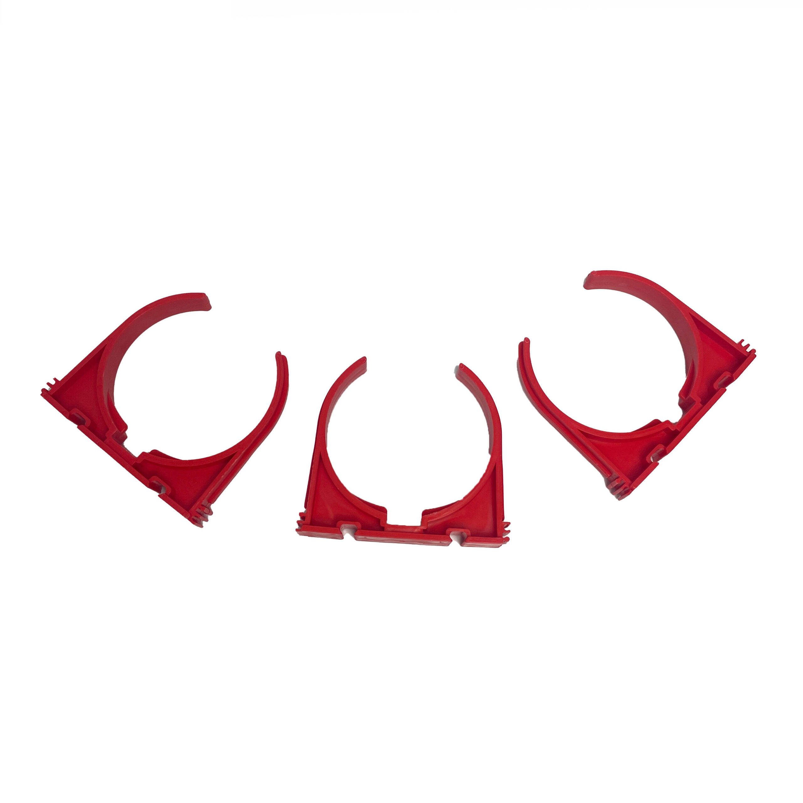 Kẹp đai chữ U nhựa màu đỏ dùng cố định ống, hiển thị 3 góc nhìn