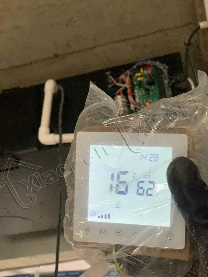 Bộ điều khiển máy cấp khí tươi CS-XFCS-35T hiển thị nhiệt độ và chế độ vận hành