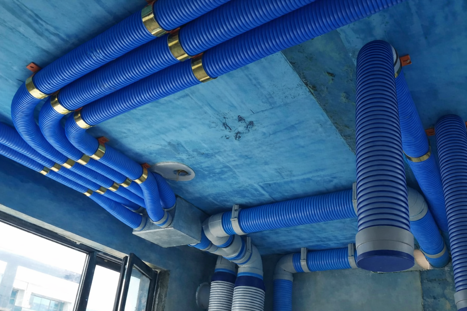 Hệ thống ống gió mềm PE cấp khí tươi lắp đặt thực tế trong căn hộ